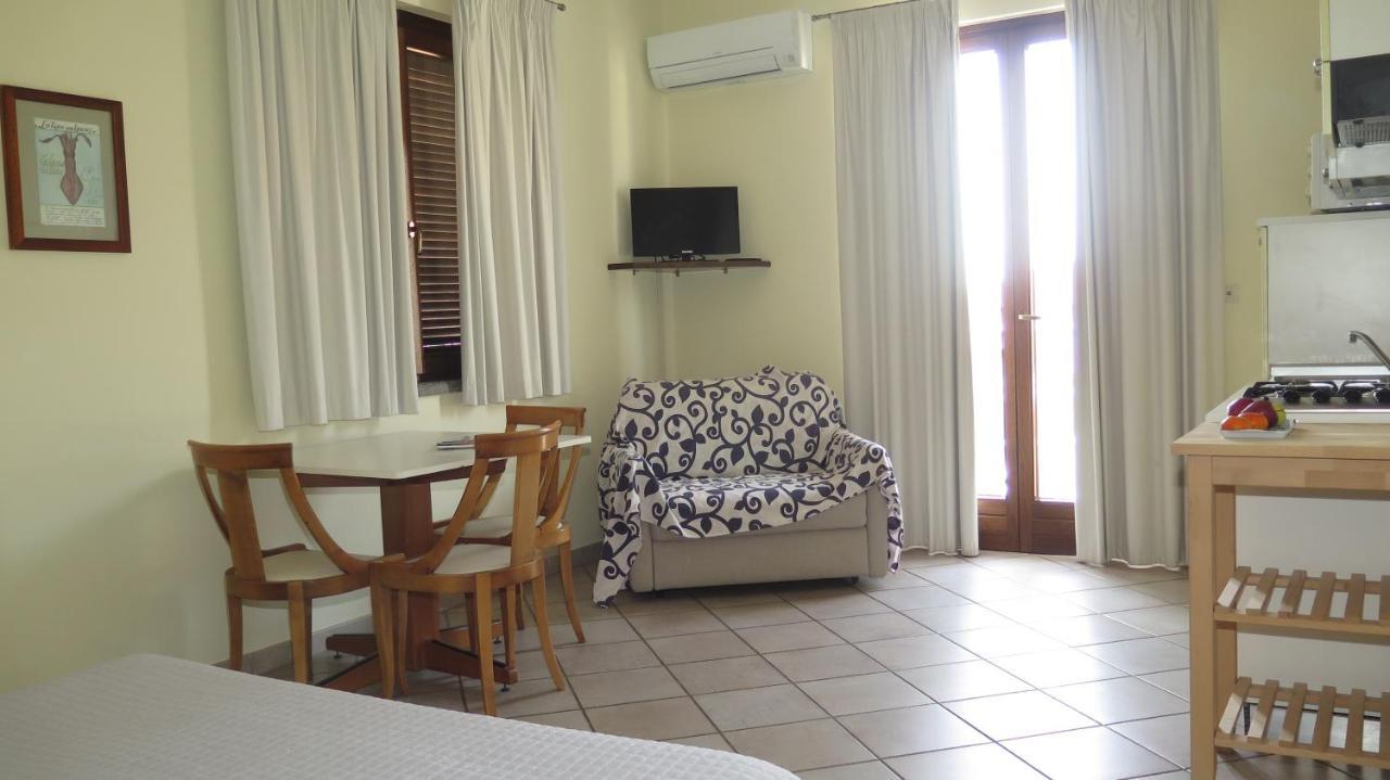 Residenza Turistico Alberghiera Corallo กาส์ตีจลิโอเน เดลลา เปสกายา ภายนอก รูปภาพ