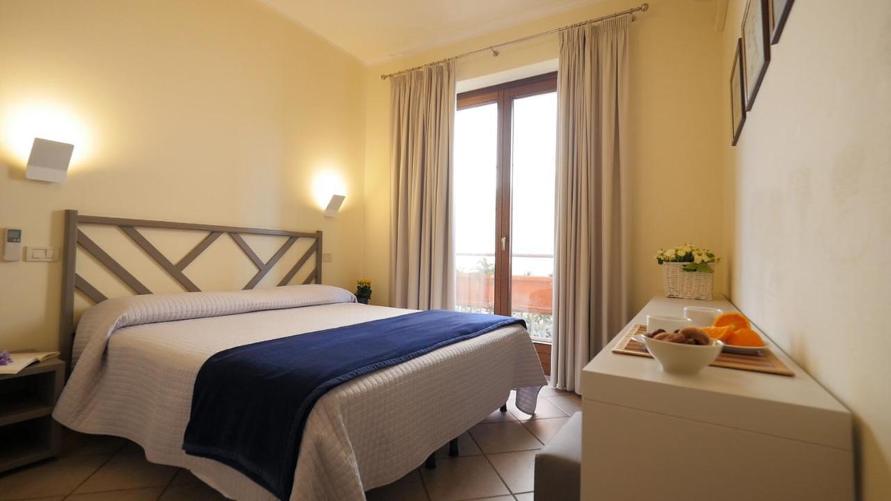 Residenza Turistico Alberghiera Corallo กาส์ตีจลิโอเน เดลลา เปสกายา ภายนอก รูปภาพ